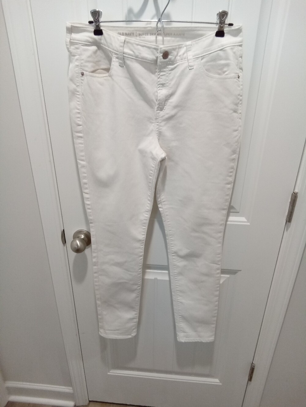 Old Navy Size 12 Super Skinny Mid-Rise White Ankle Cropped 27.5" Inseam Jeans
